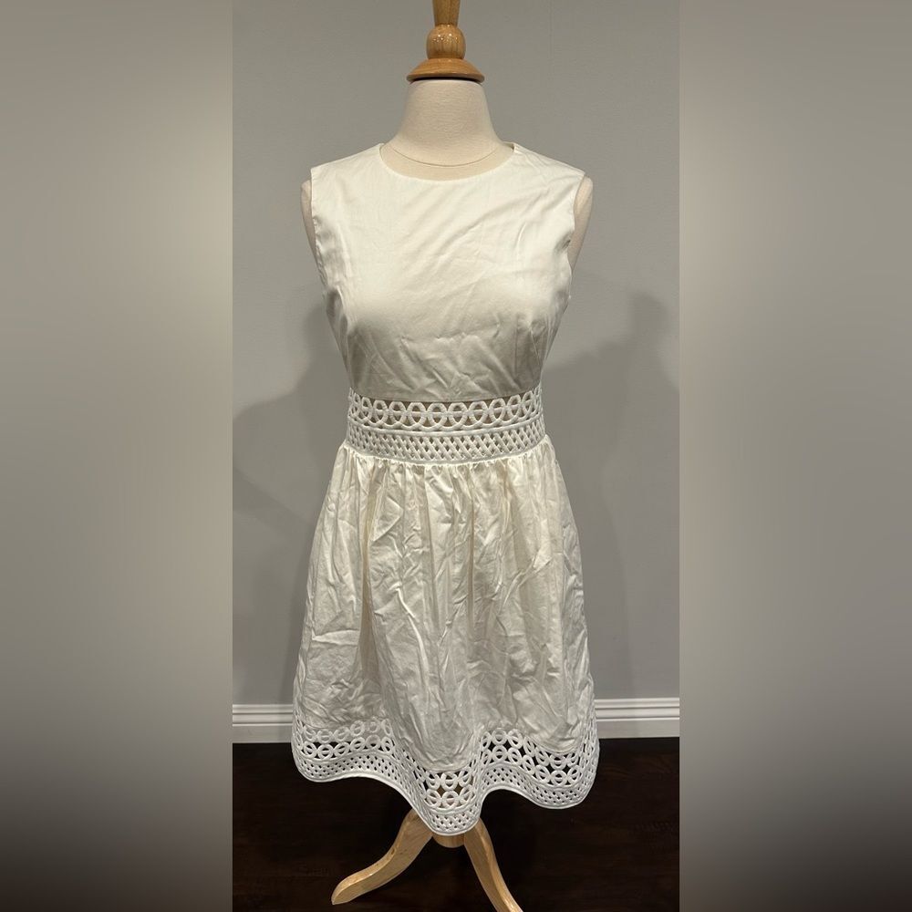 Ted Baker London A-line White Crochet Panel Dress-Rose Gold Tone Zip-Size 3/M